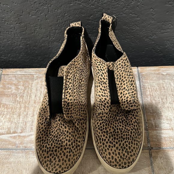 Universal Thread Leopard Print Slip On High Tops - Picture 4 of 7